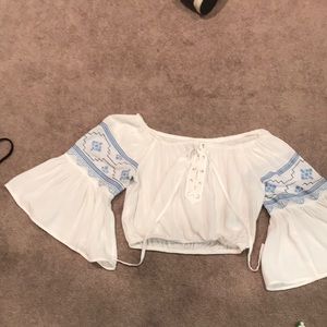 DIVIDED flowy, white crop top. Size 4 from H&M